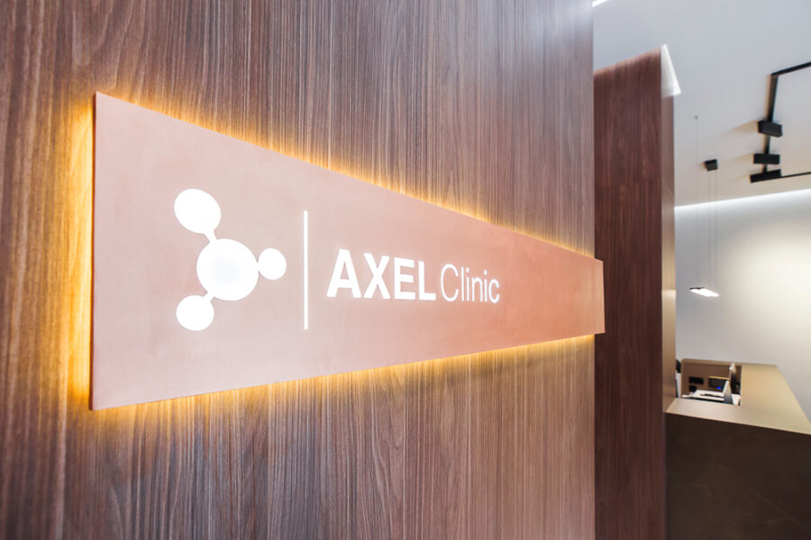 Дизайн рецепшну та кава поінту Axel Clinic