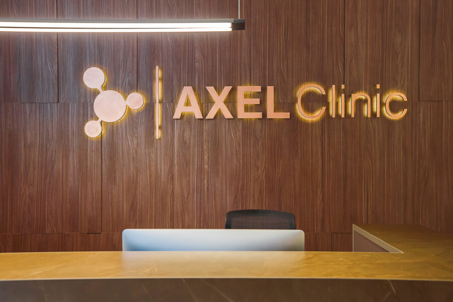 Дизайн рецепшну та кава поінту Axel Clinic
