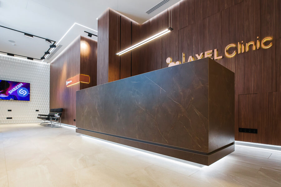 Дизайн рецепшну та кава поінту Axel Clinic