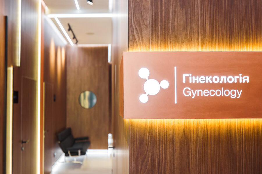 Дизайн рецепшну та кава поінту Axel Clinic