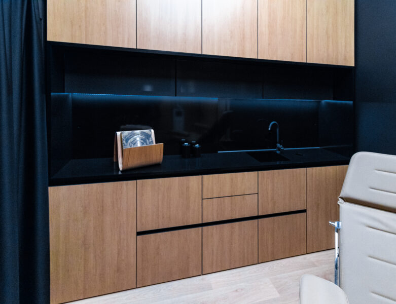Дизайн меблів для кабінетів Kaminskyi Clinic