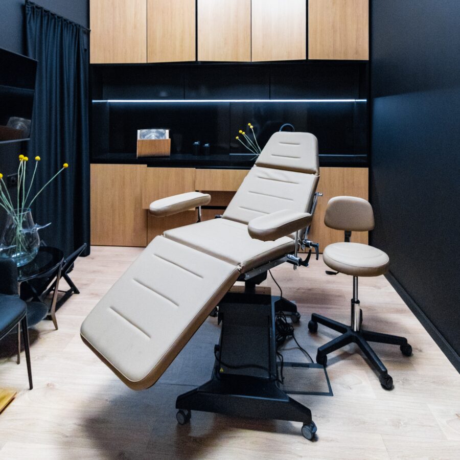 Дизайн меблів для кабінетів Kaminskyi Clinic