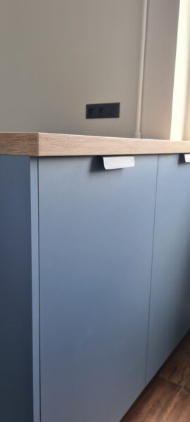 Kitchen design in blue tone