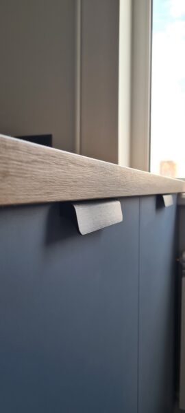 Kitchen design in blue tone